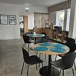 Casa de hóspedes Next 3*